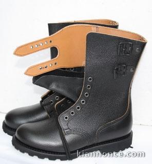 Rangers en cuir neuve, modèles réglementaire