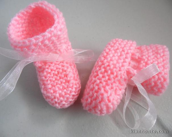 Chaussons coloris rose tricot laine bébé fait main