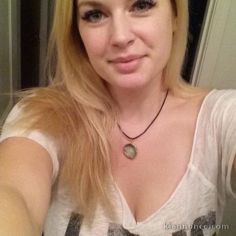 Blonde belle envente de corp