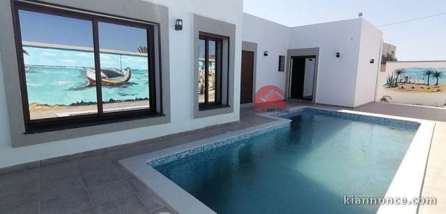 A VENDRE UNE BELLE VILLA AVEC PISCINE A HOUMT SOUK DJERBA