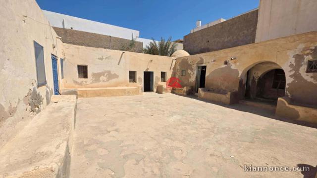 HOUCH DJERBIEN À HOUMT SOUK DJERBA ZU - RÉF H721