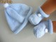 Explication, tuto tricot bébé bonnet, chaussons, pompons bleus